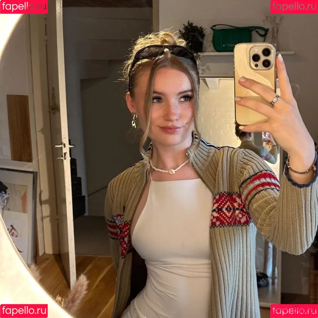 Francesca Dougan Onlyfans Photo Gallery 