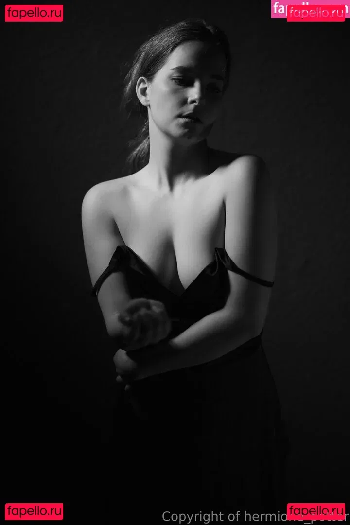 hermione_potter Onlyfans Photo Gallery 