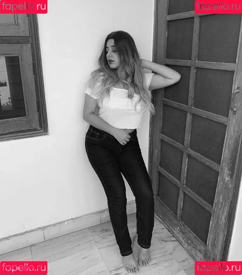 Apoorva Bhalla Onlyfans Photo Gallery 
