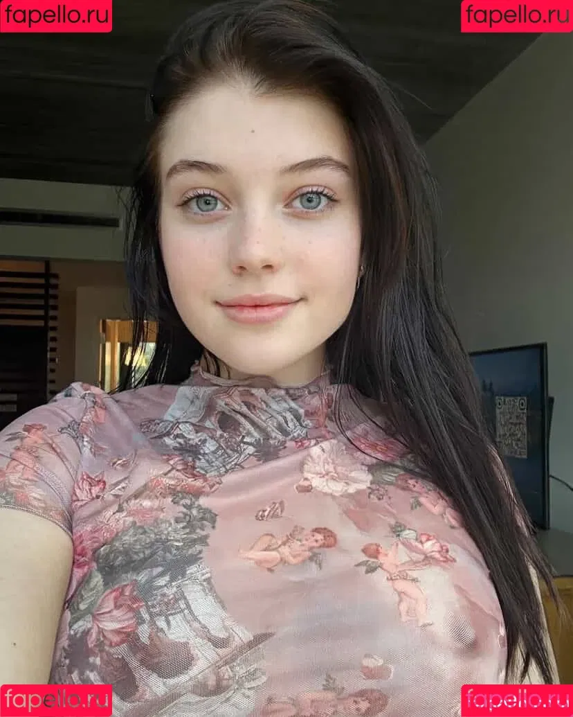 Rayeroze Onlyfans Photo Gallery 