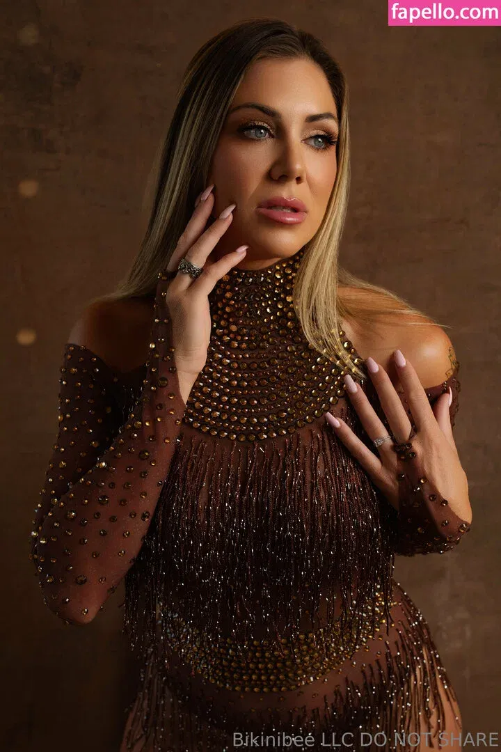 bikinibee_official Onlyfans Photo Gallery 