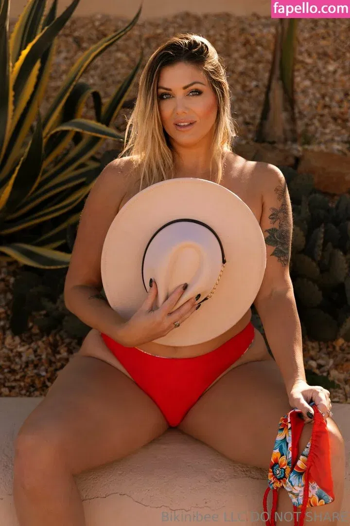 bikinibee_official Onlyfans Photo Gallery 