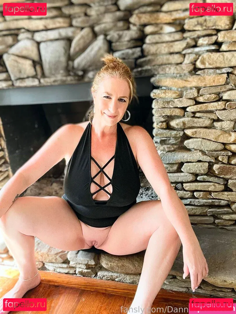 DanniJones2427 Onlyfans Photo Gallery 