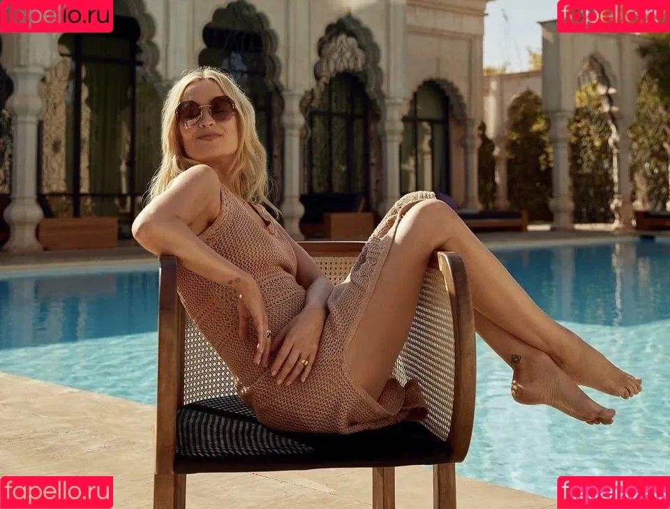 Laura Whitmore Onlyfans Photo Gallery 