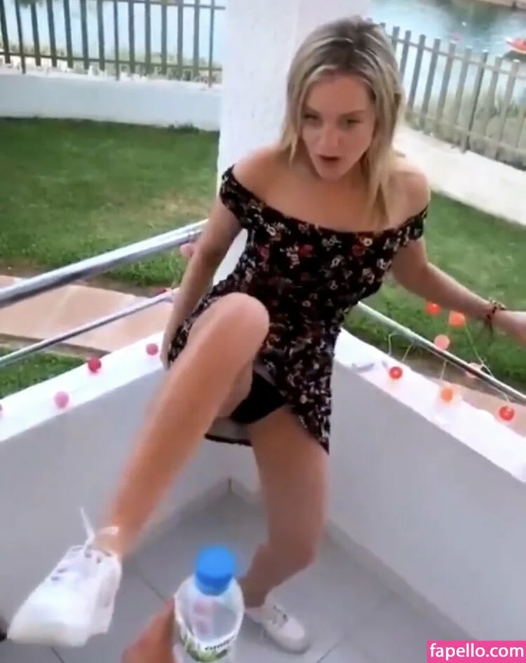 Laura Whitmore Onlyfans Photo Gallery 