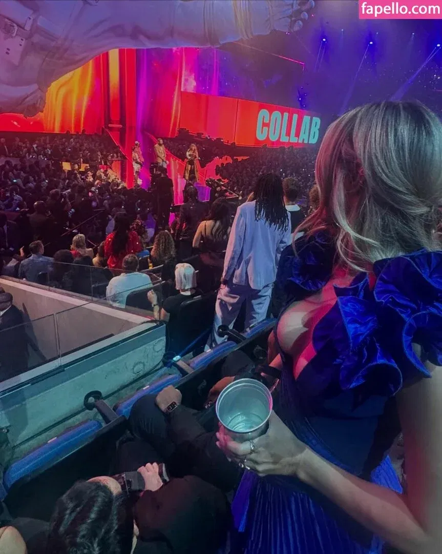 Laura Whitmore Onlyfans Photo Gallery 