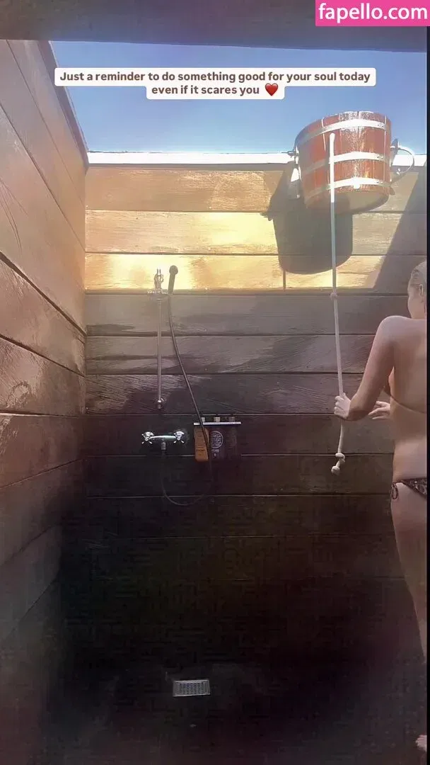 Laura Whitmore Onlyfans Photo Gallery 