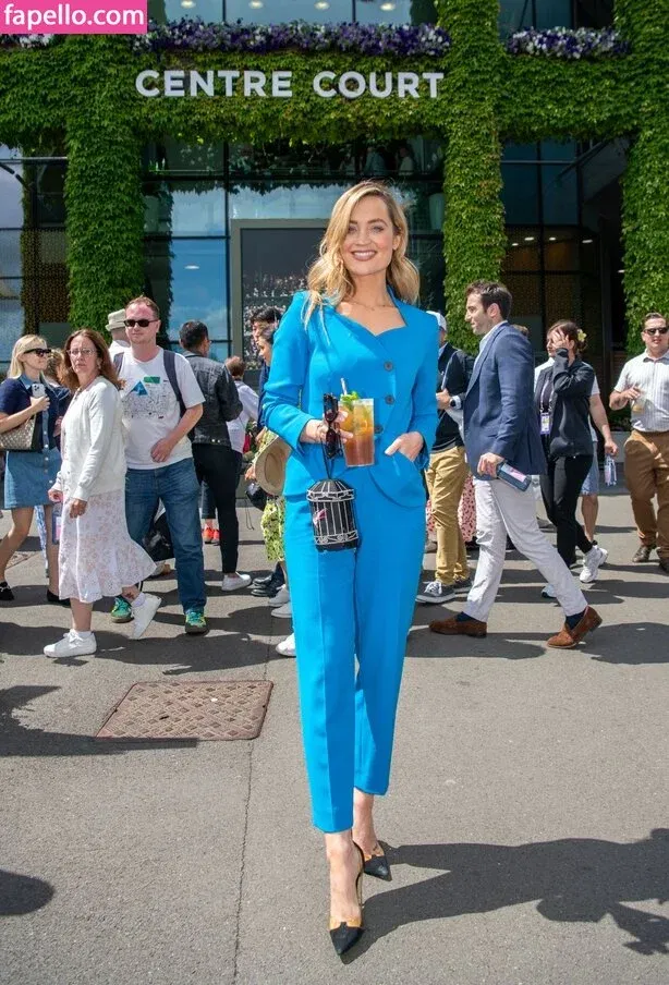 Laura Whitmore Onlyfans Photo Gallery 