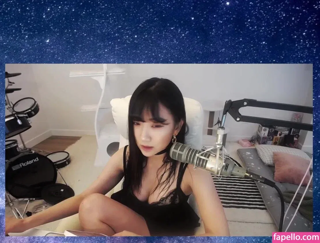 AriaSaki Onlyfans Photo Gallery 