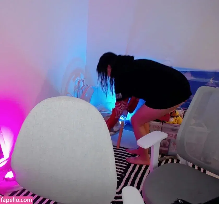 AriaSaki Onlyfans Photo Gallery 