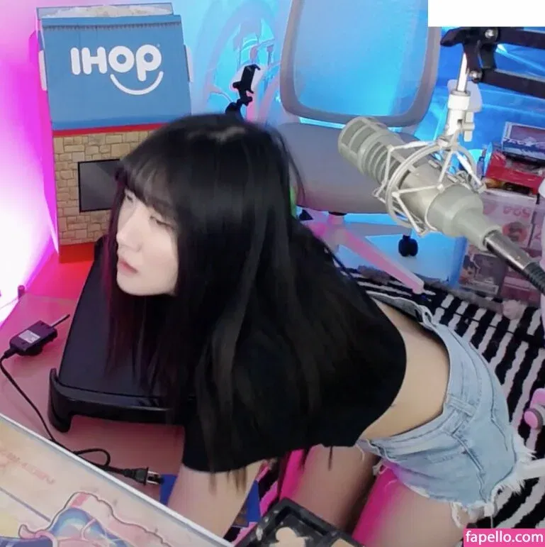 AriaSaki Onlyfans Photo Gallery 