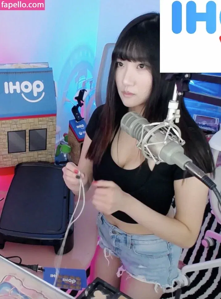 AriaSaki Onlyfans Photo Gallery 