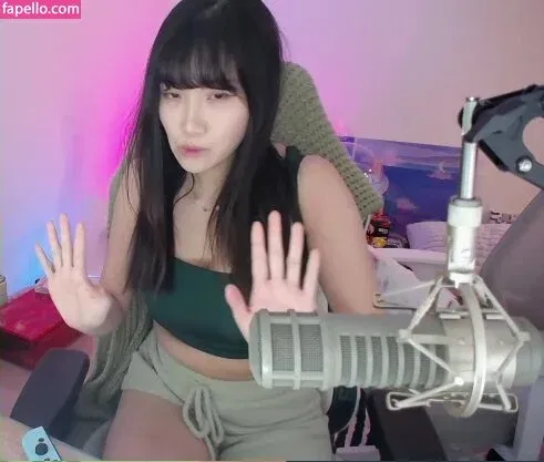 AriaSaki Onlyfans Photo Gallery 