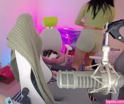 AriaSaki Onlyfans Photo Gallery 