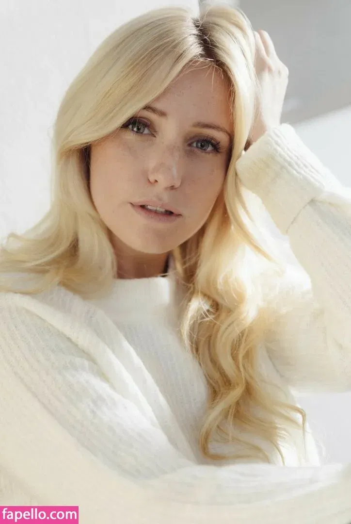 Mumma Mic's ASMR Onlyfans Photo Gallery 