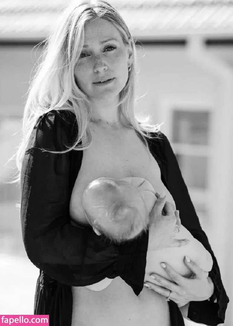 Mumma Mic's ASMR Onlyfans Photo Gallery 