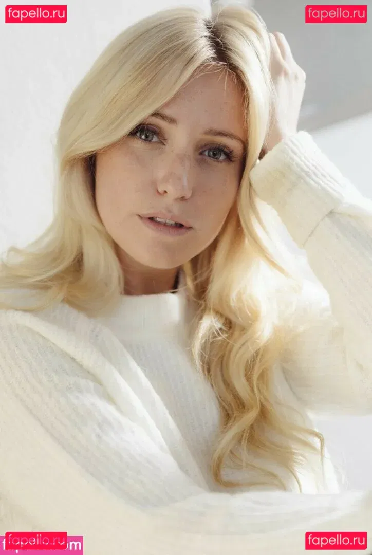 Mumma Mic's ASMR Onlyfans Photo Gallery 