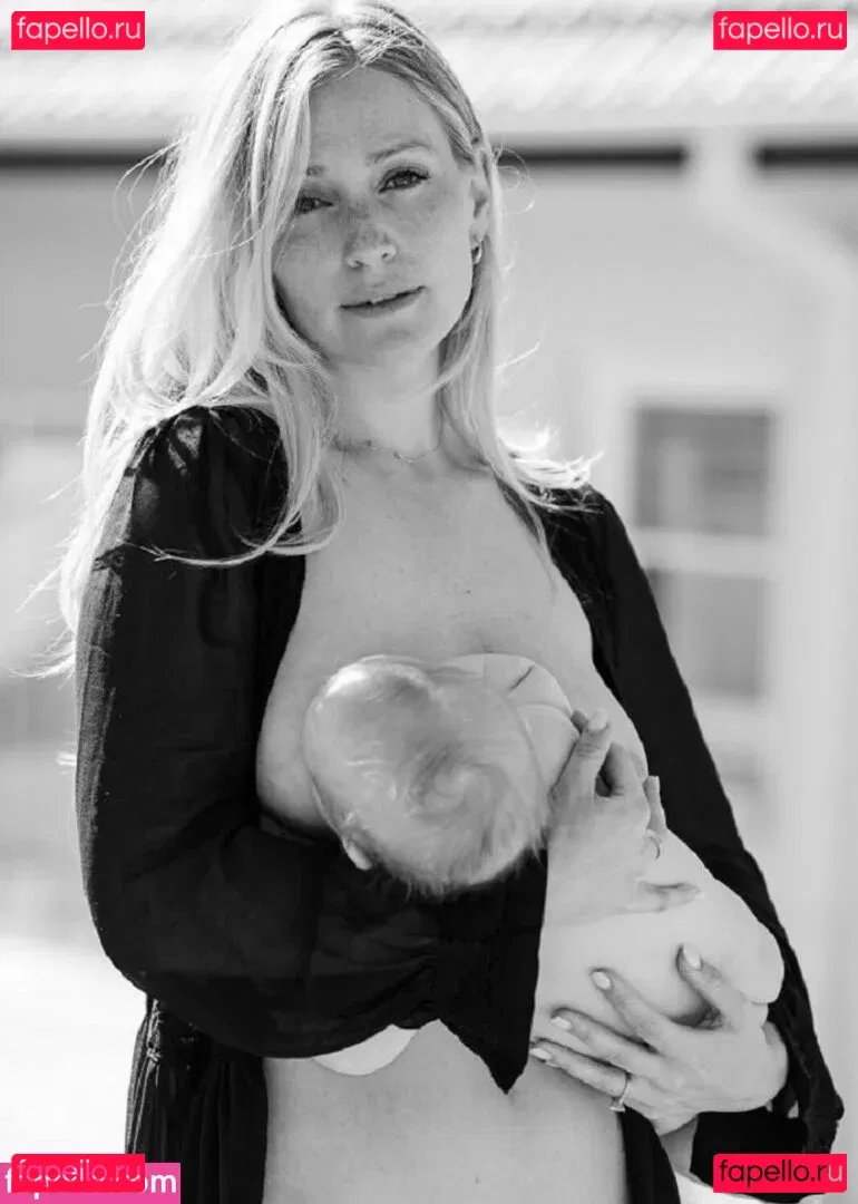 Mumma Mic's ASMR Onlyfans Photo Gallery 