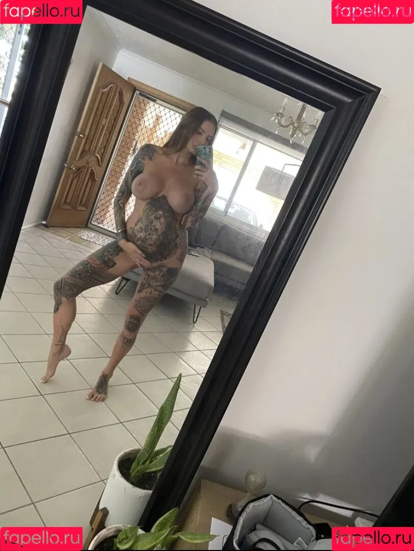 Evelyn | 2Vaginas Onlyfans Photo Gallery 