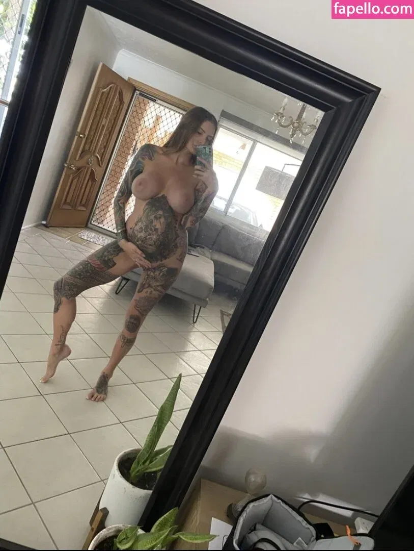 Evelyn | 2Vaginas Onlyfans Photo Gallery 