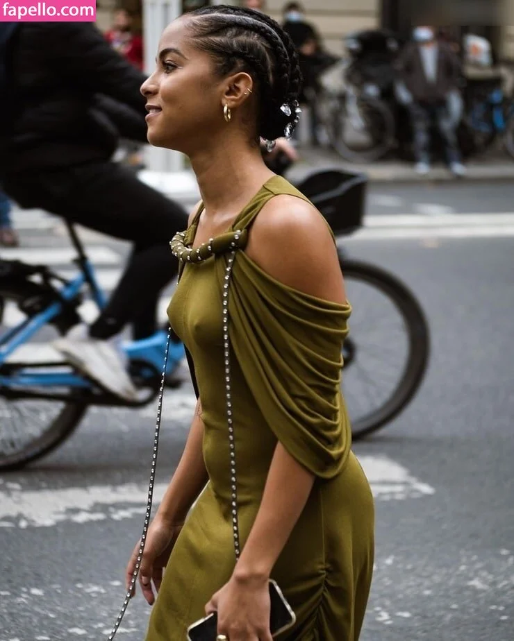 Lou Llobell Onlyfans Photo Gallery 