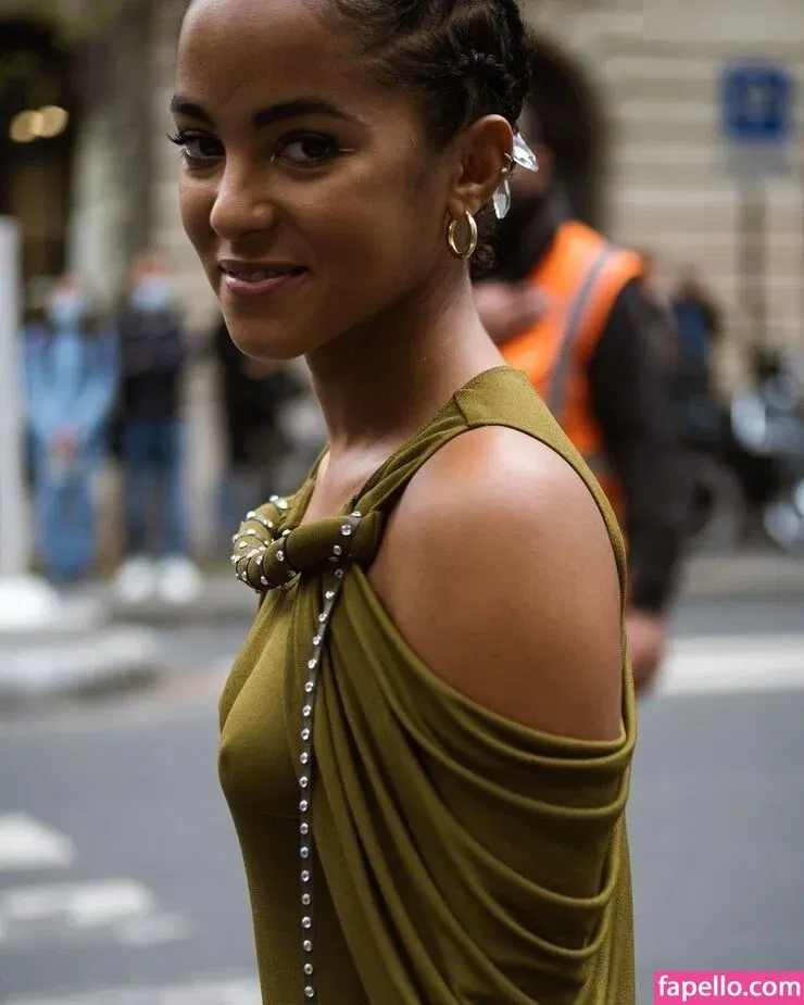 Lou Llobell Onlyfans Photo Gallery 