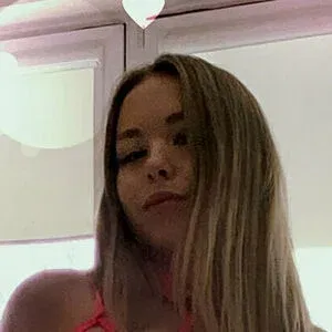 Julia Waterfall Onlyfans Photo Gallery 