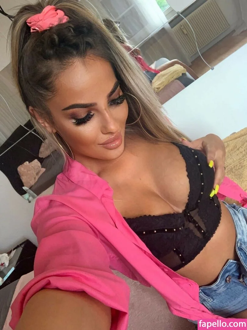 mayamaya1999 Onlyfans Photo Gallery 