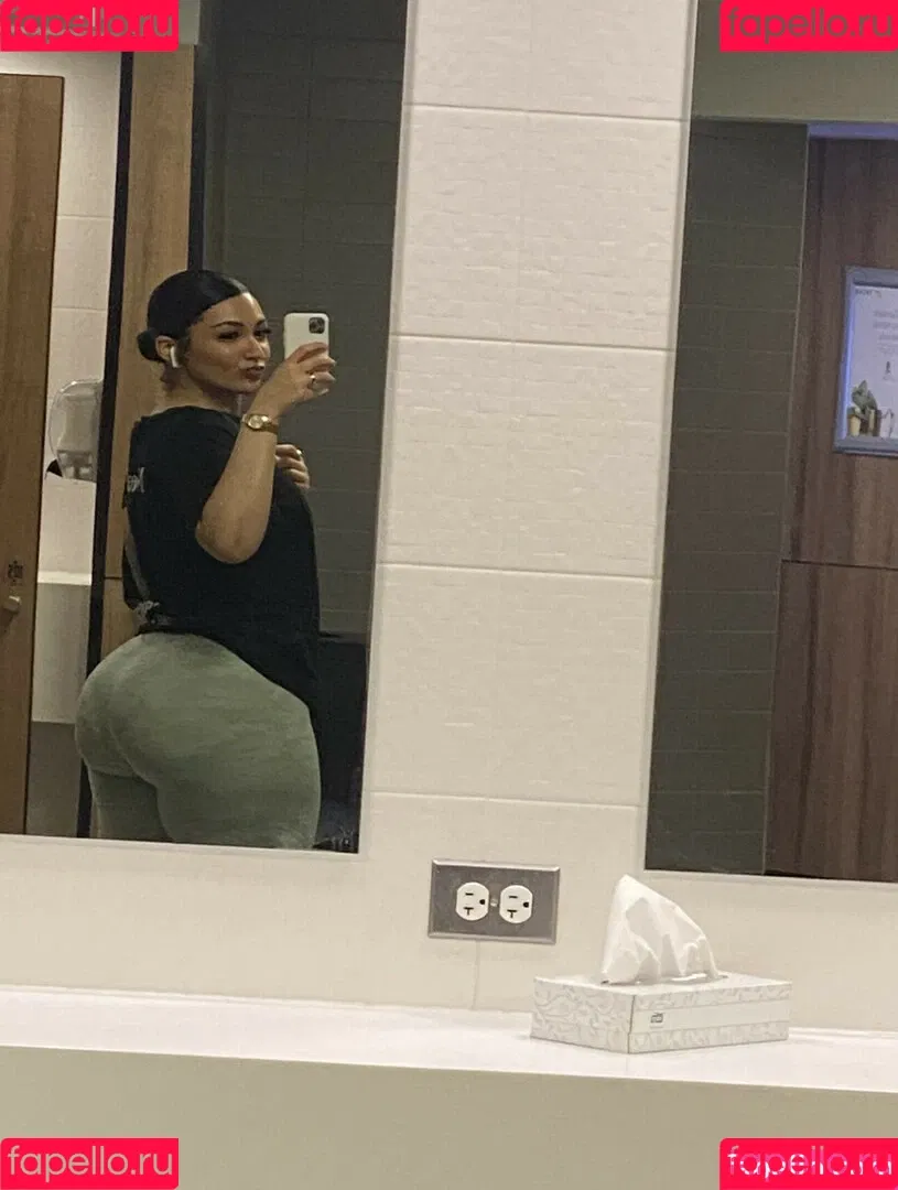 Zainaabb.ab Onlyfans Photo Gallery 