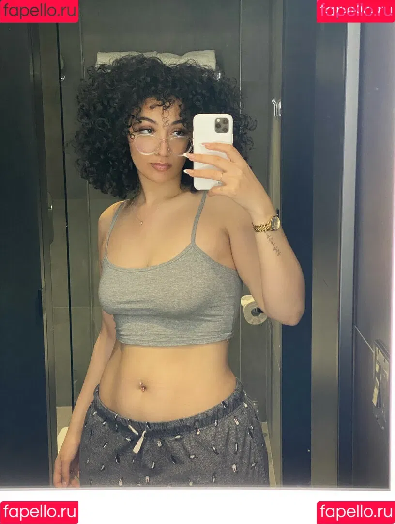Zainaabb.ab Onlyfans Photo Gallery 