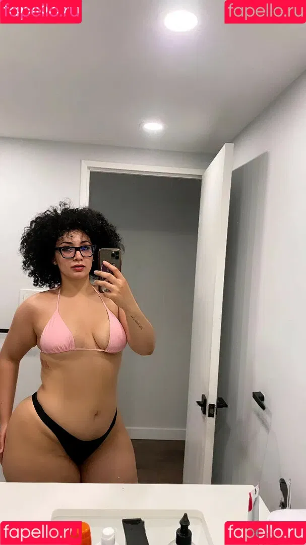 Zainaabb.ab Onlyfans Photo Gallery 