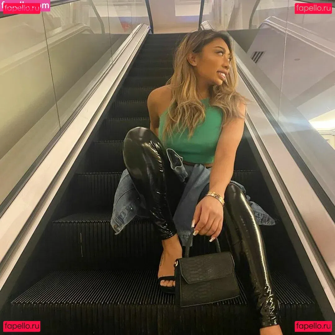 Valerie Saint-Claire Onlyfans Photo Gallery 