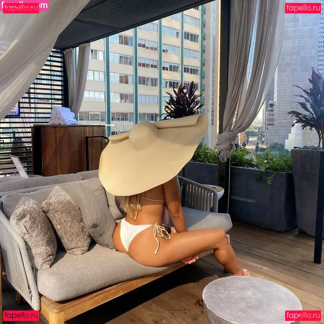 Valerie Saint-Claire Onlyfans Photo Gallery 