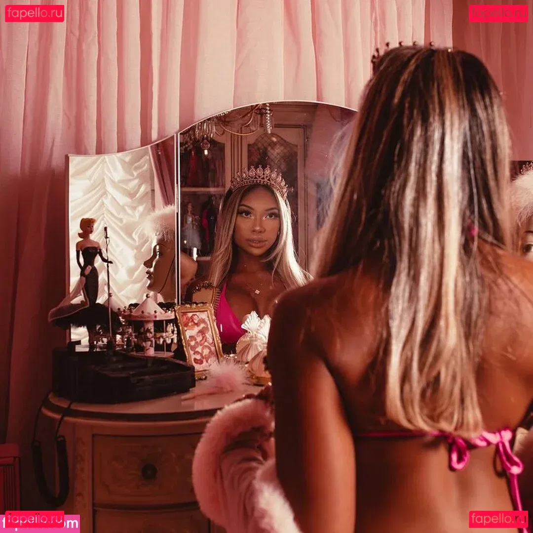 Valerie Saint-Claire Onlyfans Photo Gallery 