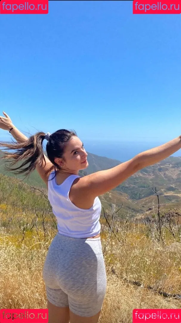 Natalie Mariduena Onlyfans Photo Gallery 