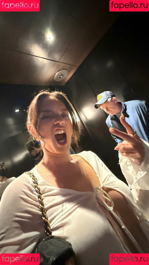 Natalie Mariduena Onlyfans Photo Gallery 