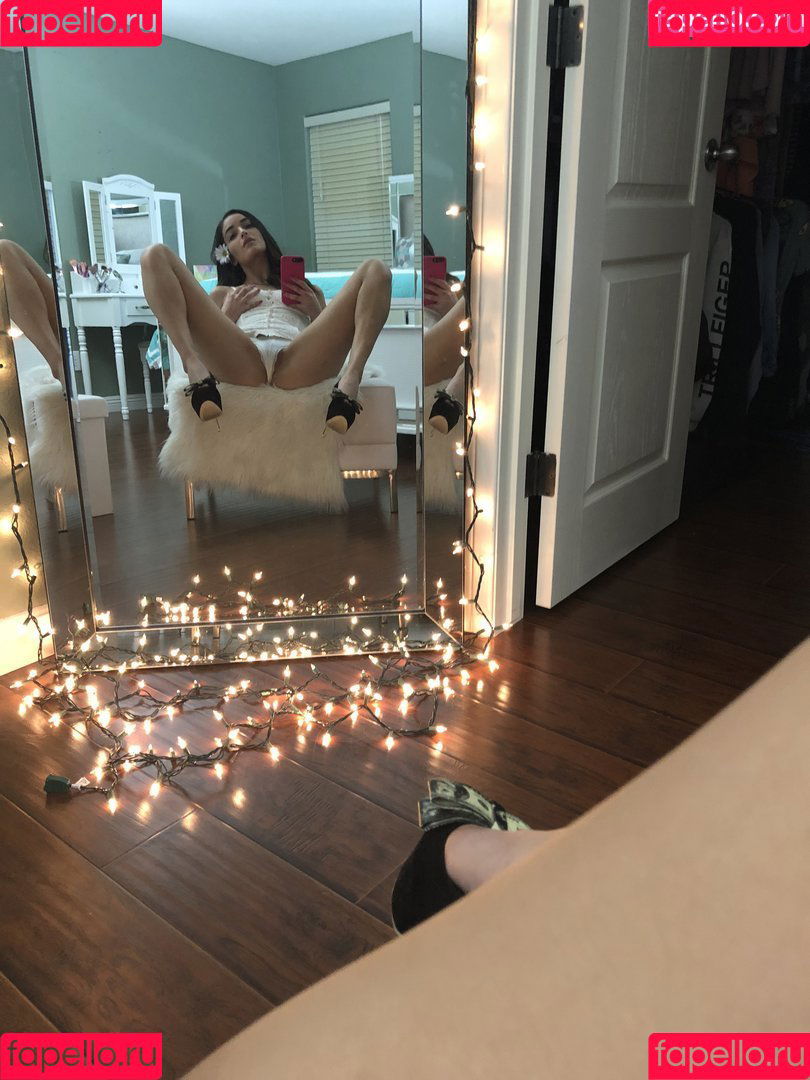 emileexo Onlyfans Photo Gallery 