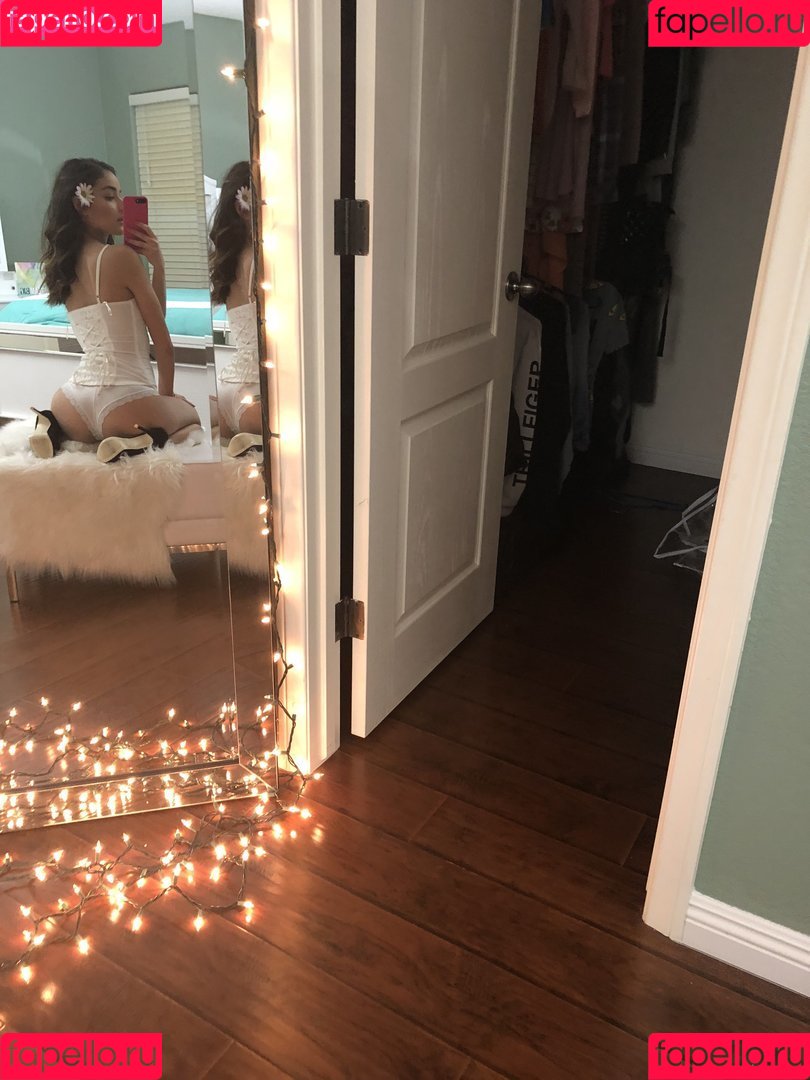 emileexo Onlyfans Photo Gallery 