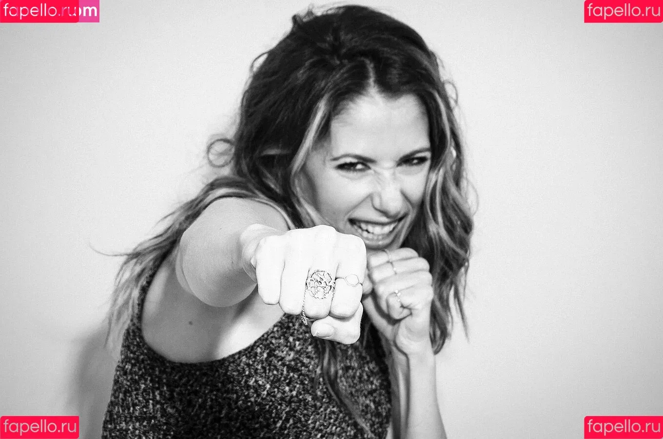 Amanda Crew Onlyfans Photo Gallery 