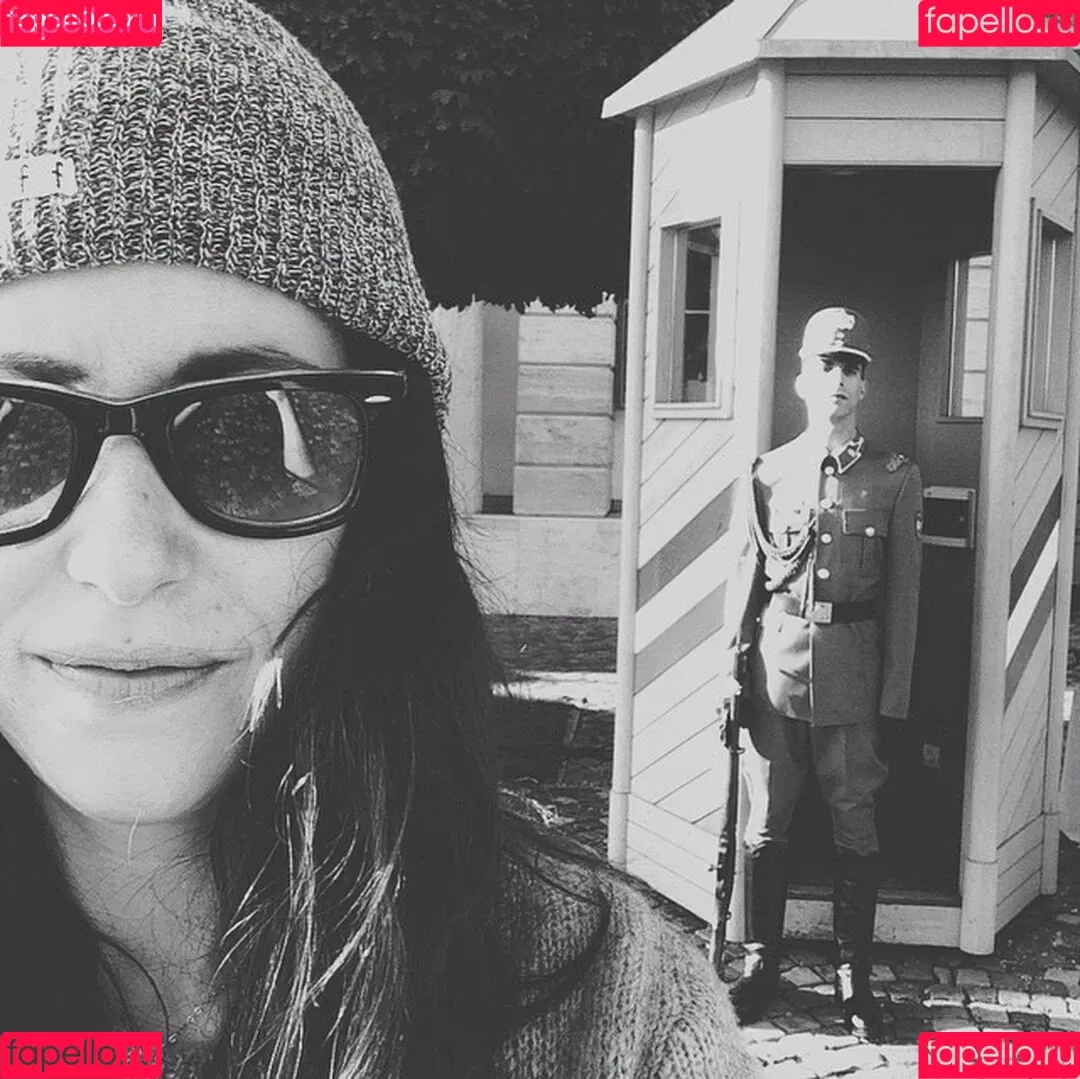 Amanda Crew Onlyfans Photo Gallery 