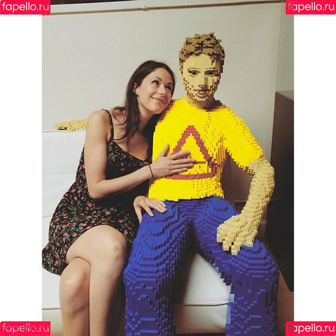 Amanda Crew Onlyfans Photo Gallery 