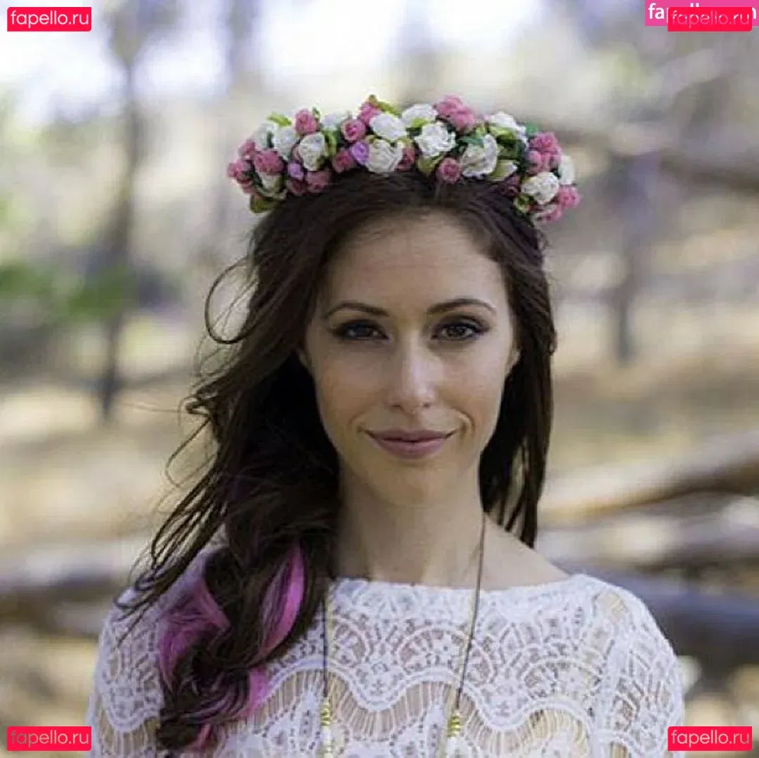 Amanda Crew Onlyfans Photo Gallery 