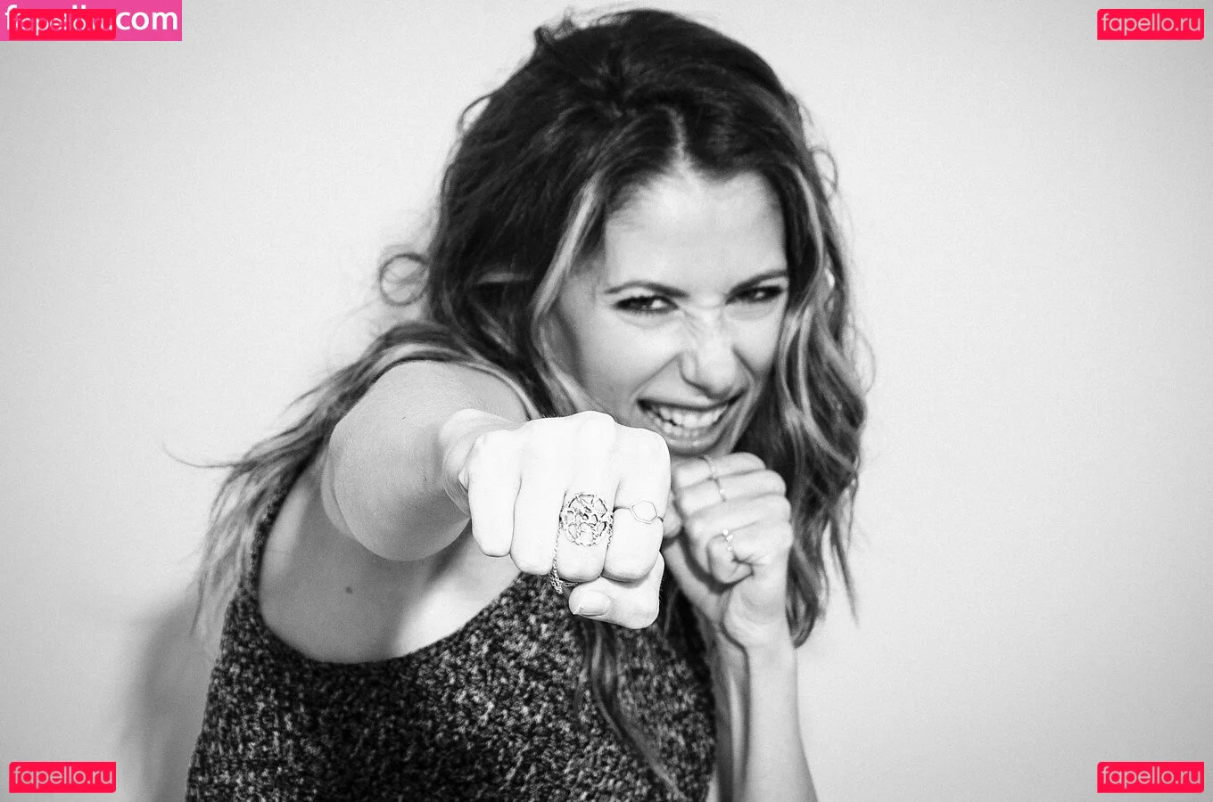 Amanda Crew Onlyfans Photo Gallery 