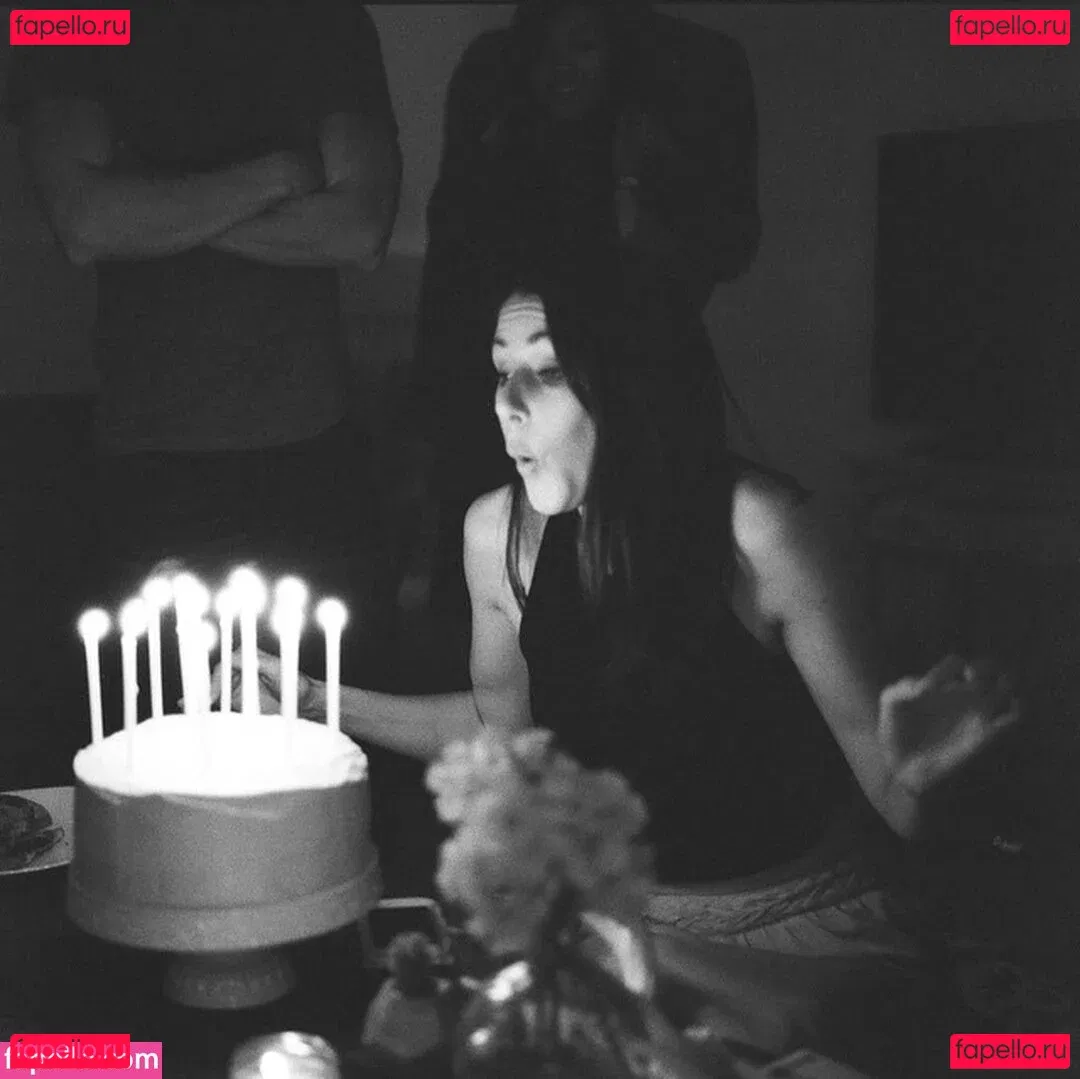 Amanda Crew Onlyfans Photo Gallery 