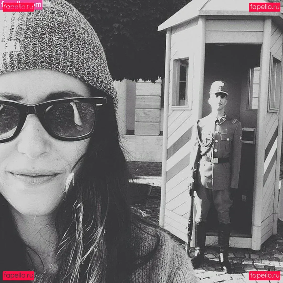 Amanda Crew Onlyfans Photo Gallery 