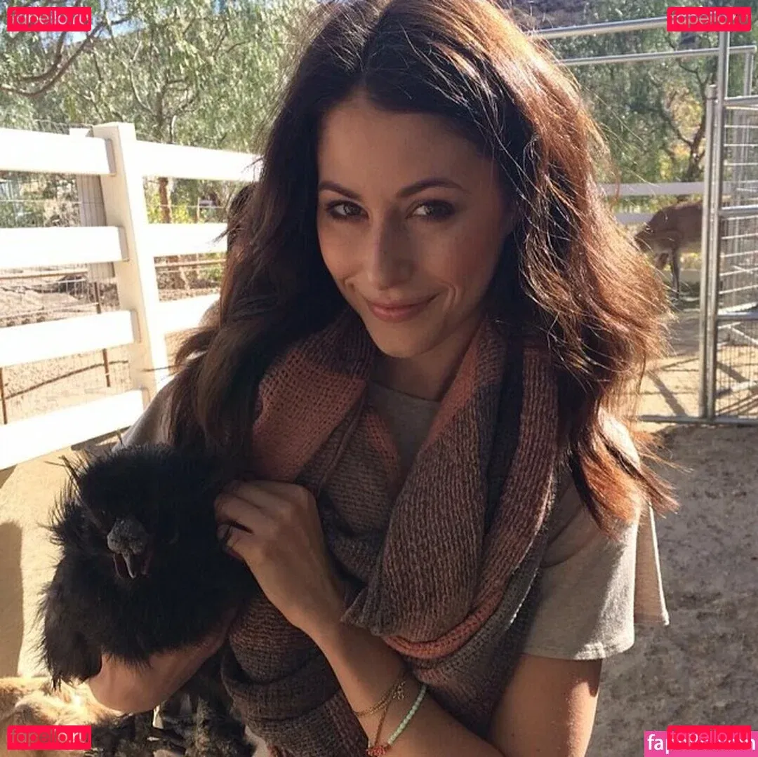 Amanda Crew Onlyfans Photo Gallery 
