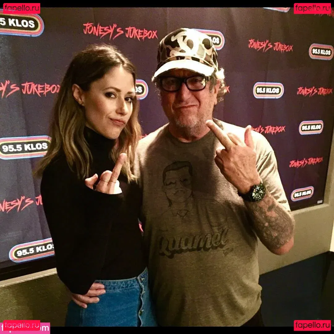 Amanda Crew Onlyfans Photo Gallery 