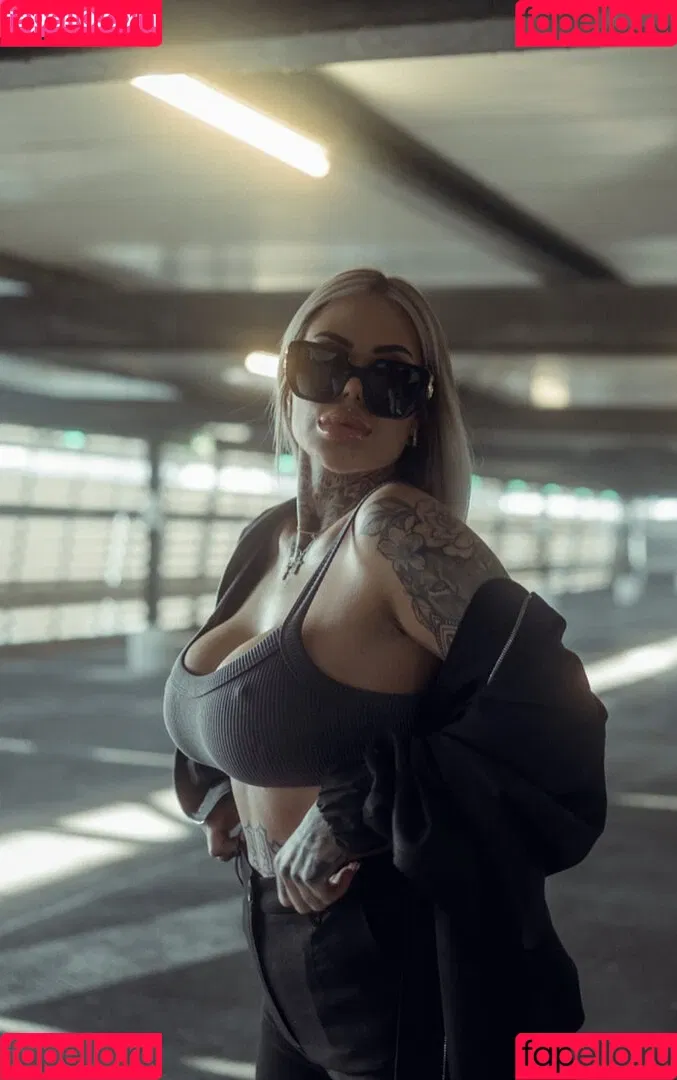 Selina Metzger Onlyfans Photo Gallery 