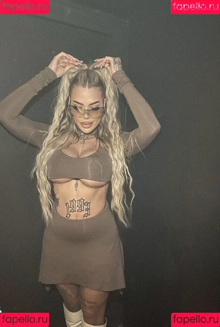 Selina Metzger Onlyfans Photo Gallery 