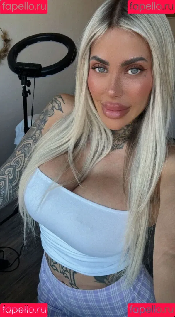 Selina Metzger Onlyfans Photo Gallery 